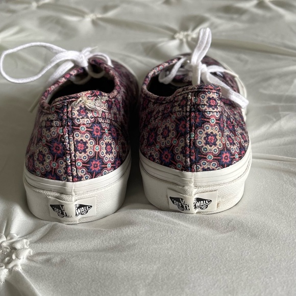 Like new vans (special addition) - Picture 4 of 5